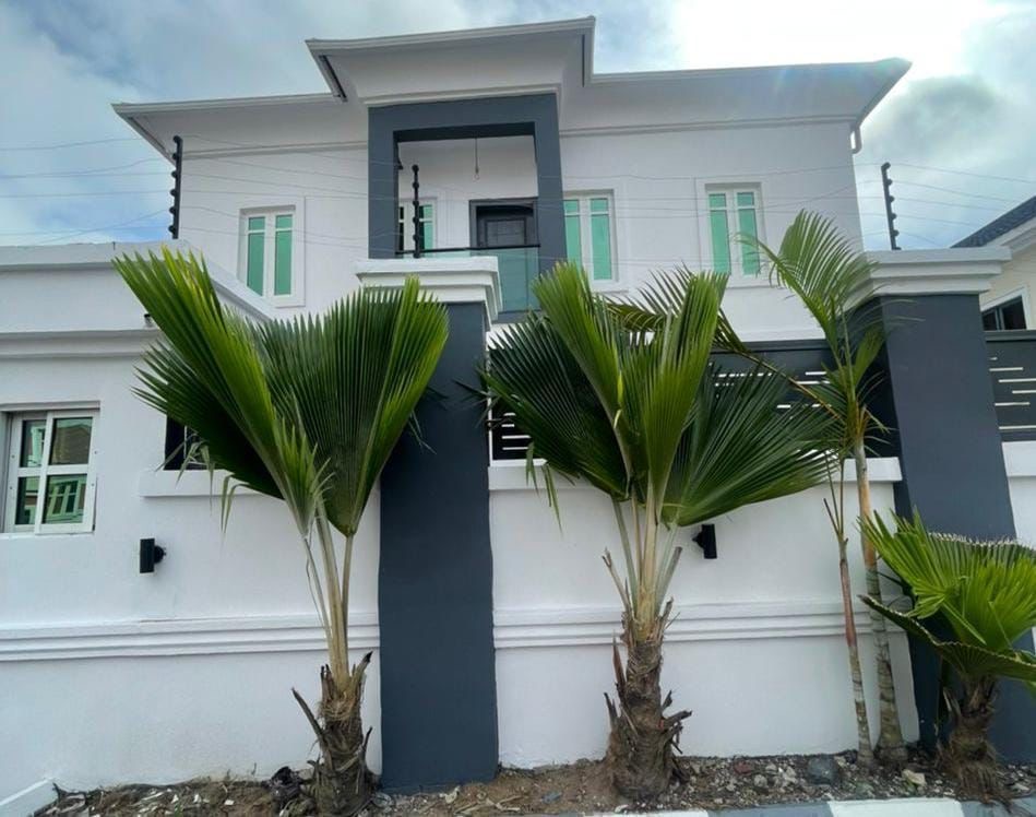 BERRA UNIT! Luxury 4bedroom self compound apartment