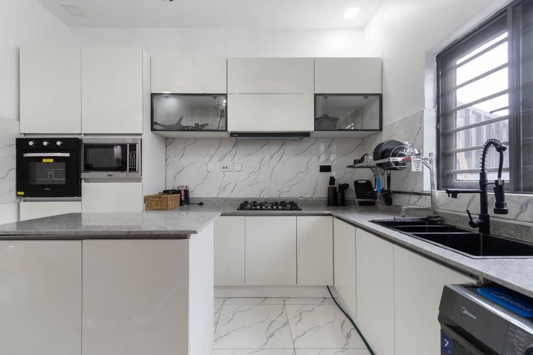 4 bedroom apartment (All rooms en suite)