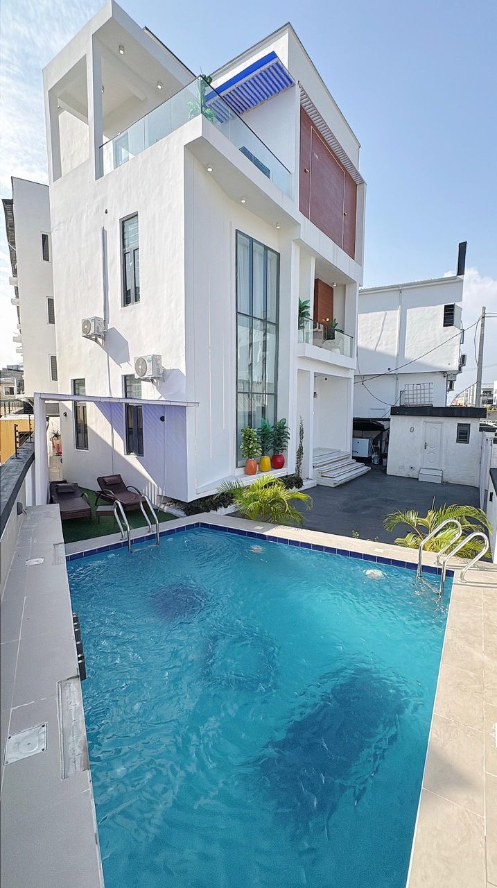 5bedroom self compound