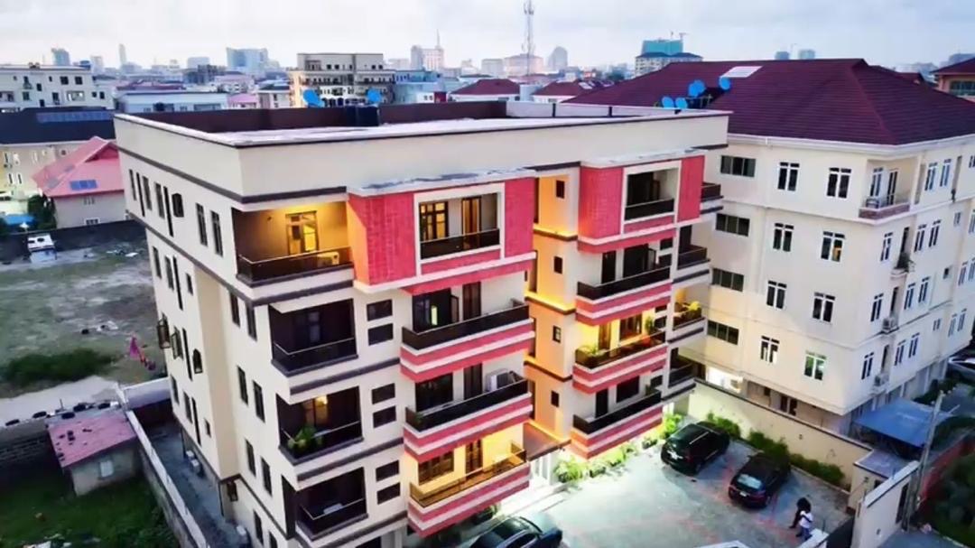 3bedroom apartment in oniru
