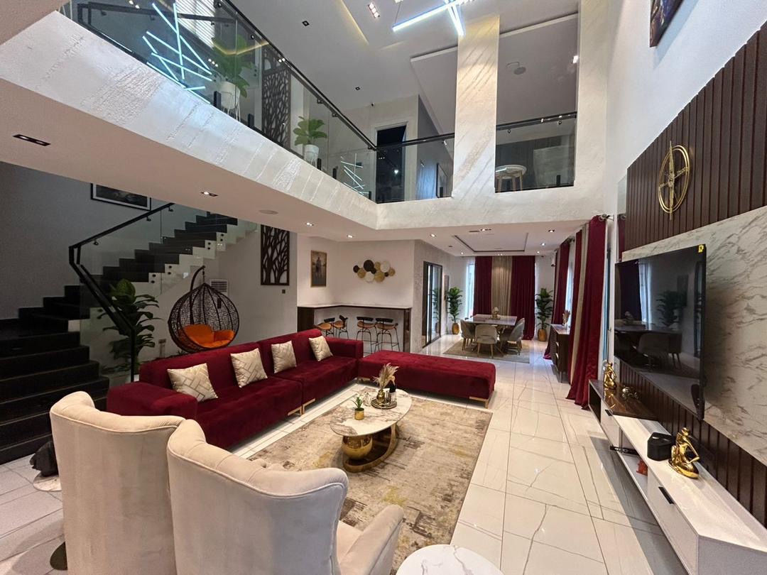 Luxurious 5bedroom Mansion(self compound)