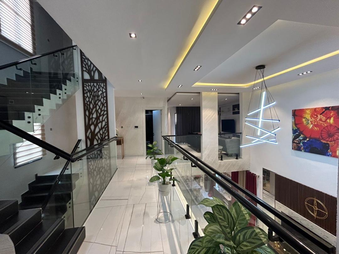 Luxurious 5bedroom Mansion(self compound)