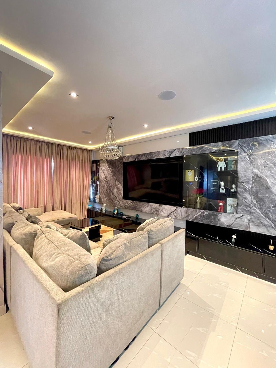 2 bedroom beachfront apartment