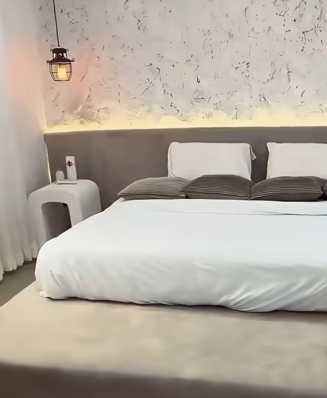 White 1 bedroom apartment