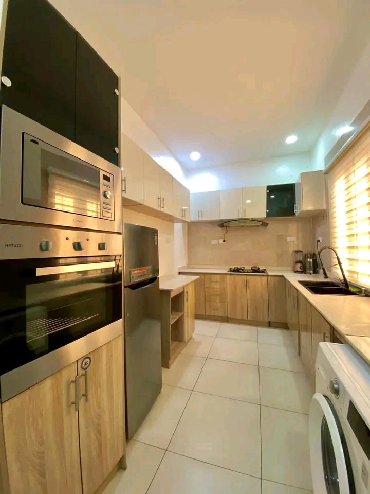 Minimalist 3 bedroom