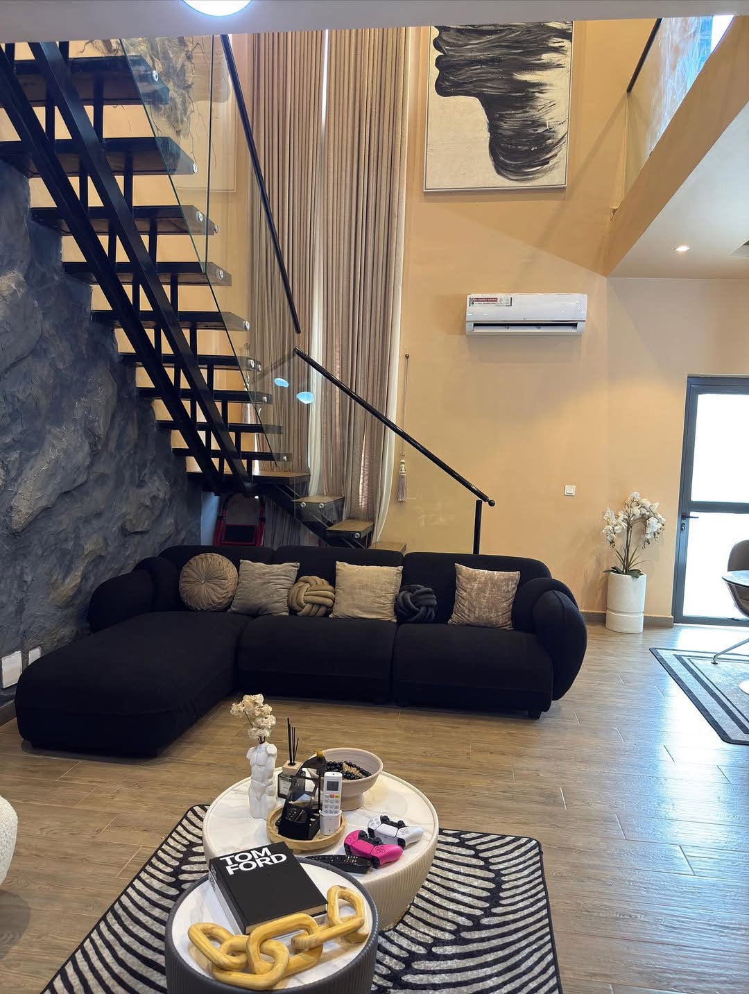 Black theme apartment