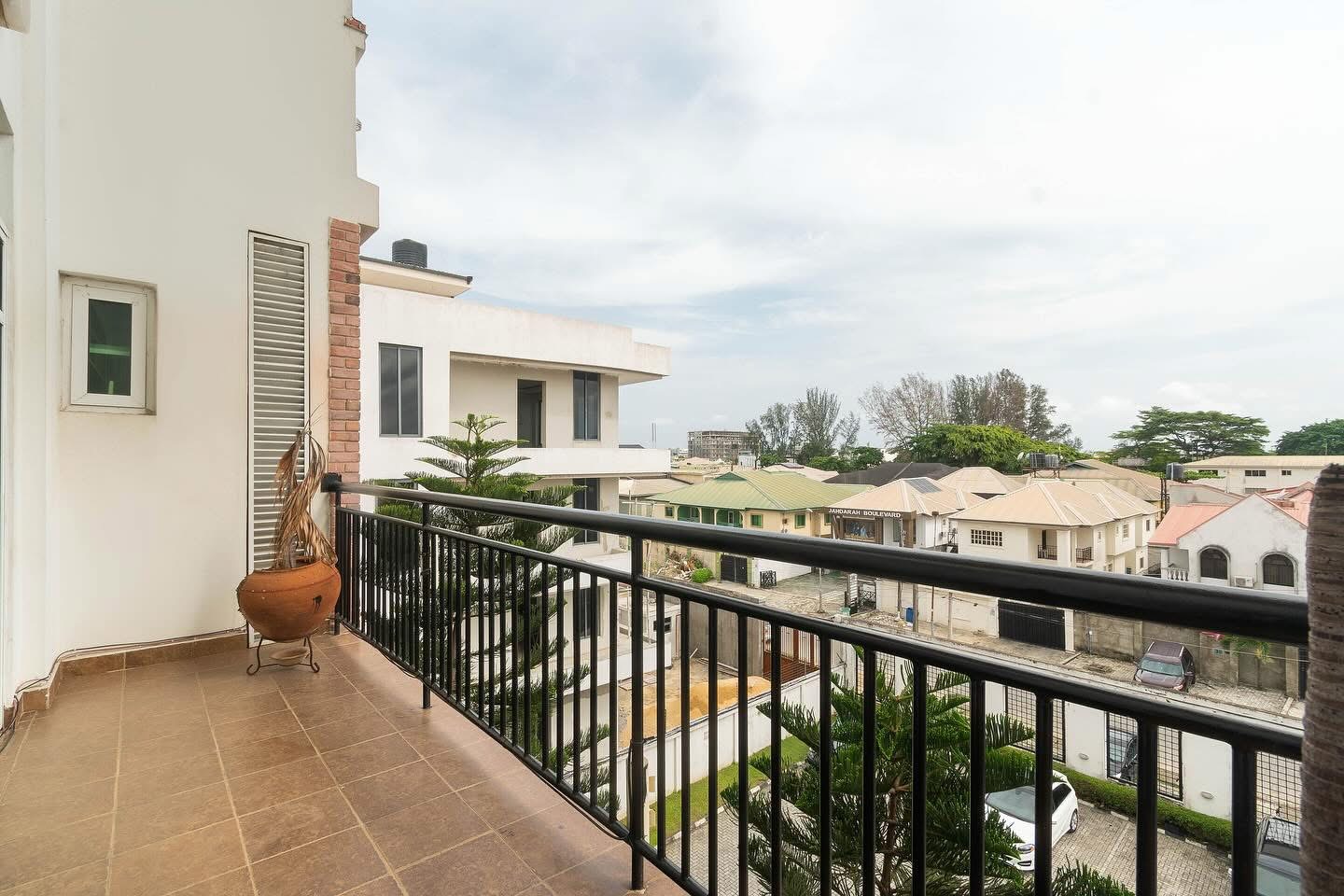 Aurora’s apartment