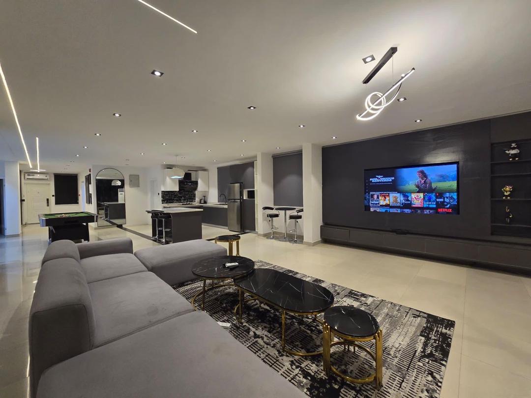 3bedroom waterfront apartment