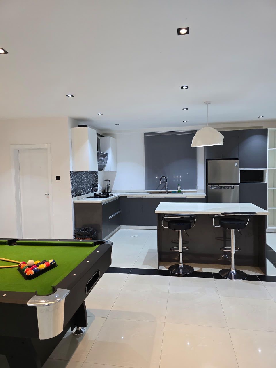 3bedroom waterfront apartment