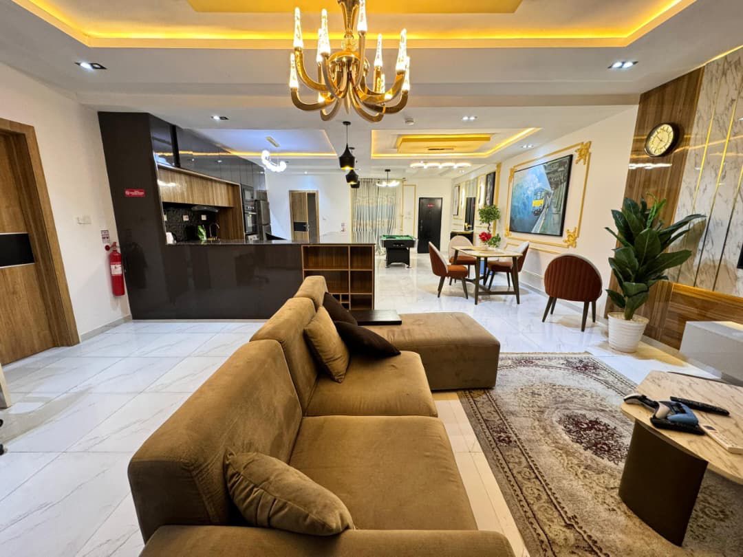 2bedroom in admiralty way