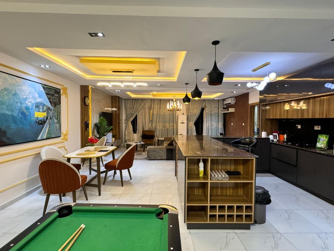 2bedroom in admiralty way