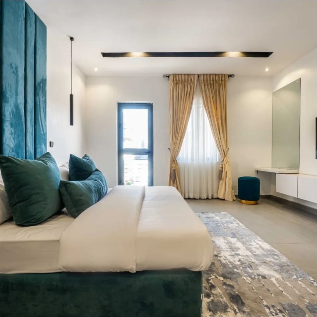 The flex 2 units of 3 bed cream apartment