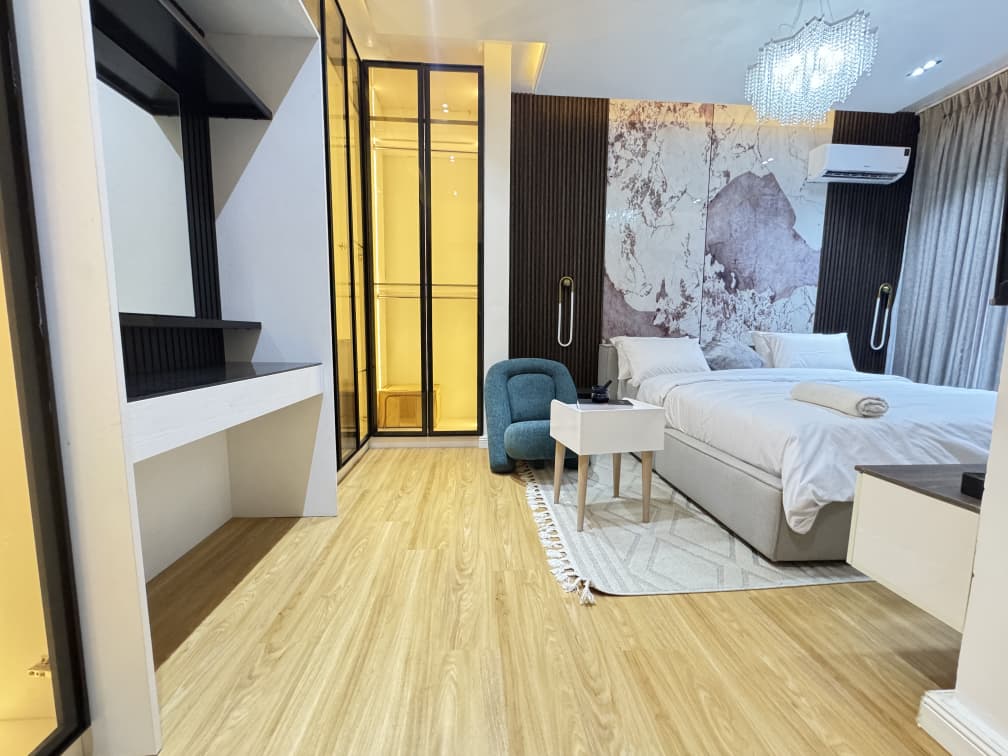 luxury furnished 3 bedroom