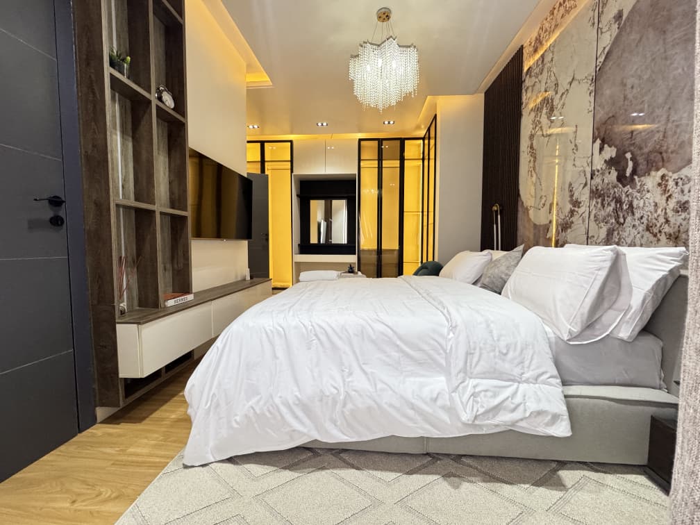 luxury furnished 3 bedroom