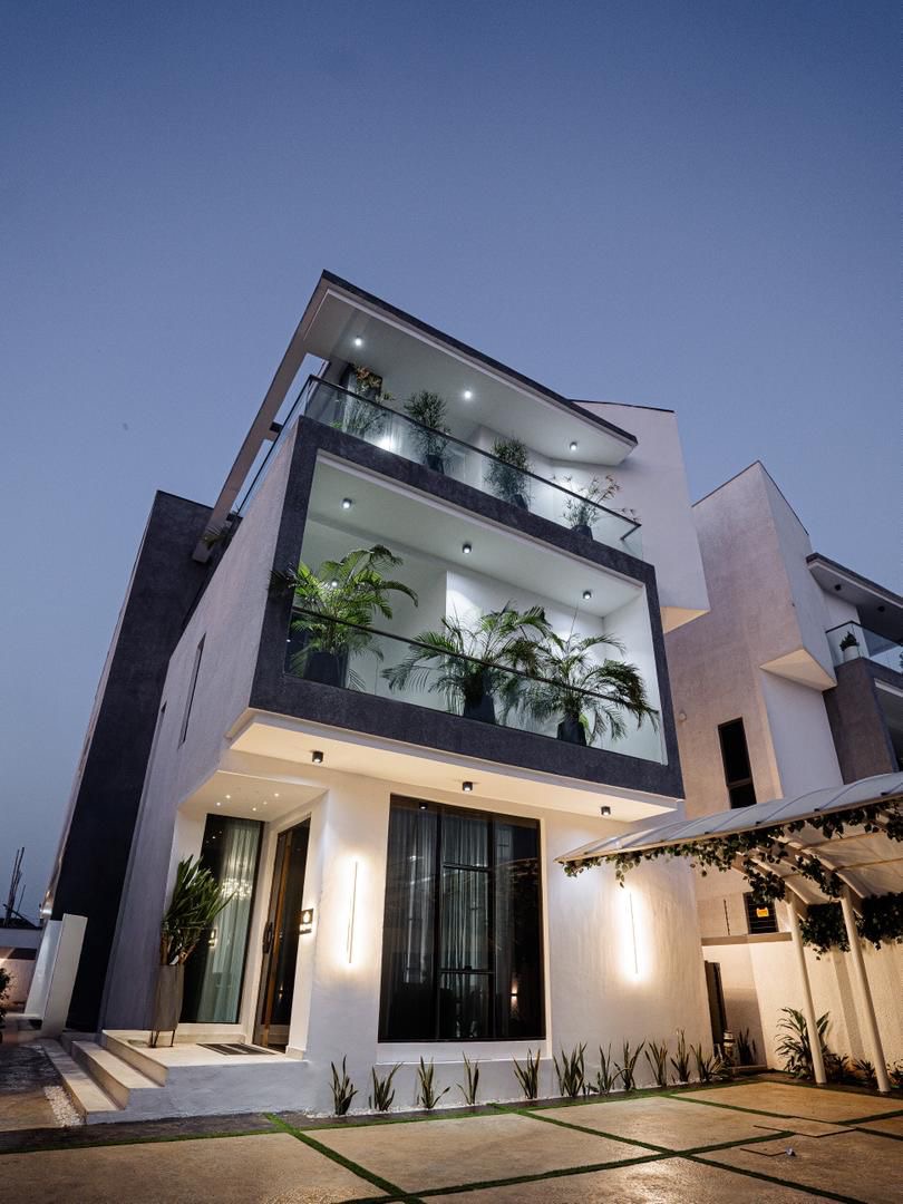 5bedroom Triplex(self compound) Apartment