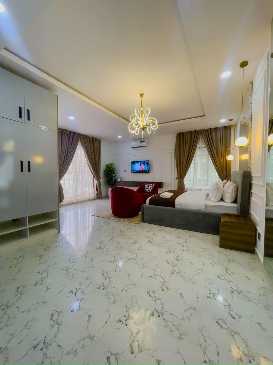 1 bedroom apartment with double balcony