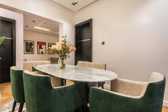 One comfortable bedroom apartment