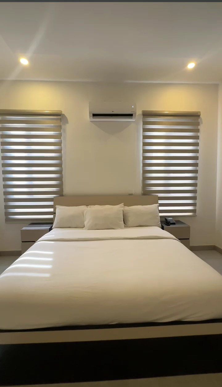 Royal Platinum* Luxurious 3 bedroom with three living rooms Self compound.