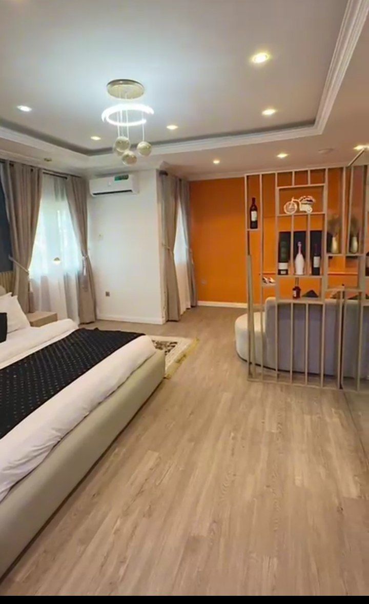 1-Bedroom Luxury Shortlet Apartment | Balcony